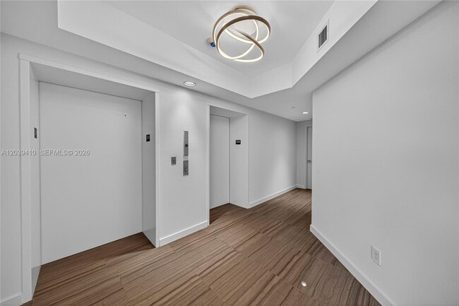 Building Photo - 2711 S Ocean Dr