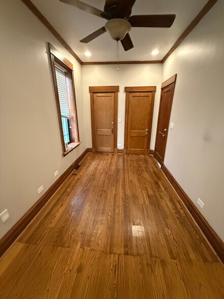 Building Photo - 2034 N Sawyer Ave