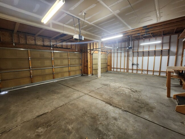 Building Photo - Great Saddle Rock Heights Home! 5 Bedroom ...