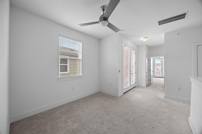 Building Photo - 2222 Simond Ave