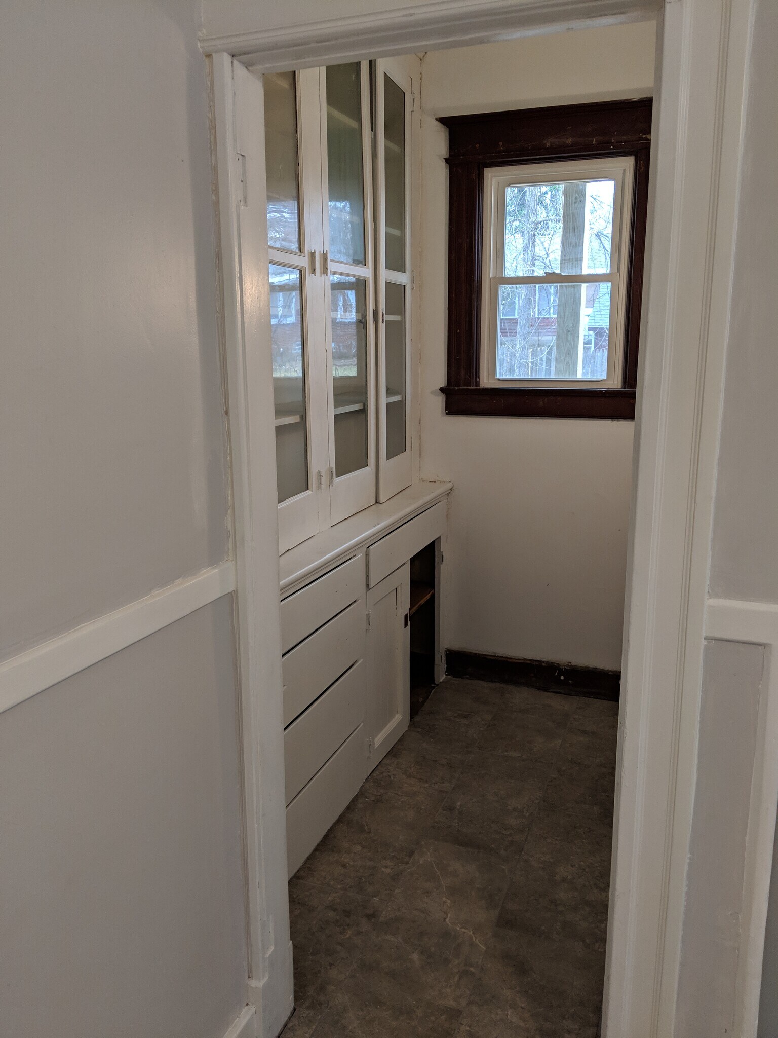 Butler's Pantry - 32 Pawling Avenue