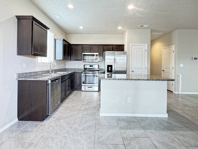 Building Photo - New 4 BR Home in Great Neighborhood!