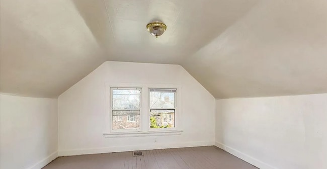 Building Photo - Spacious 5-Bed Gem with 2 Kitchens in Prime Cincinnati Location – Freshly Updated!