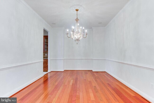 Building Photo - 18353 Fairway Oaks Square