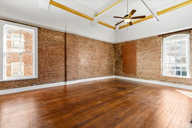 Building Photo - 2111 Postoffice St