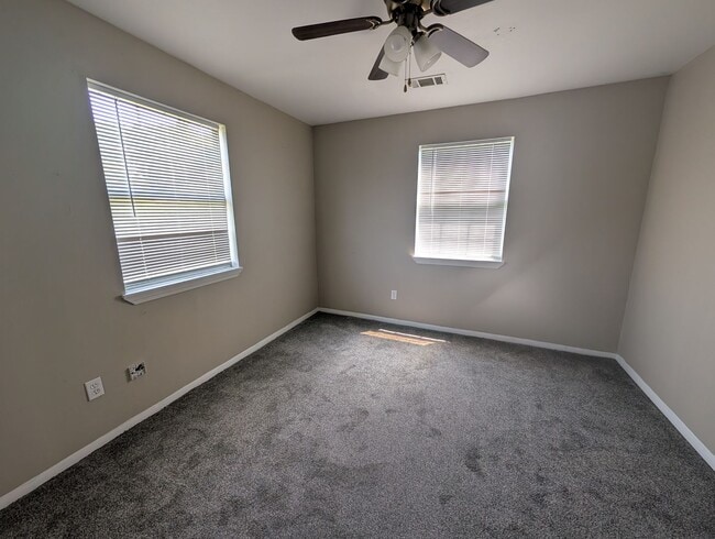 Building Photo - 2 Bedroom House in Pryor