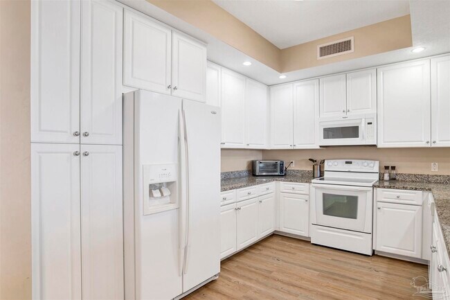 Building Photo - 645 Lost Key Dr