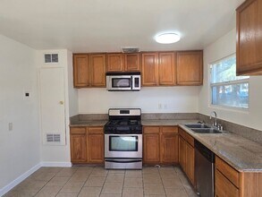 Building Photo - Large 2-bedroom 1 bath unit in Van Nuys