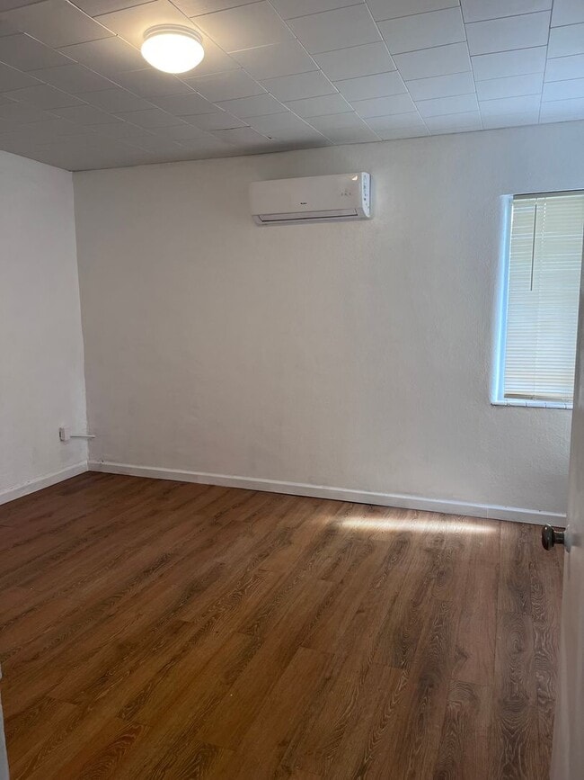 Building Photo - Adorable 1 bedroom near Kenwood!