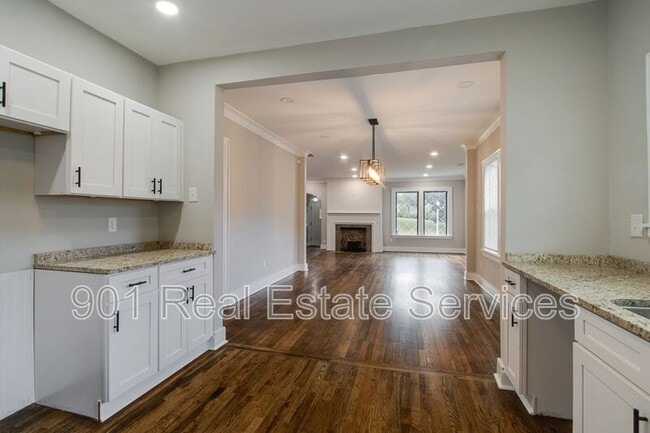 Building Photo - 2115 Hallwood Dr