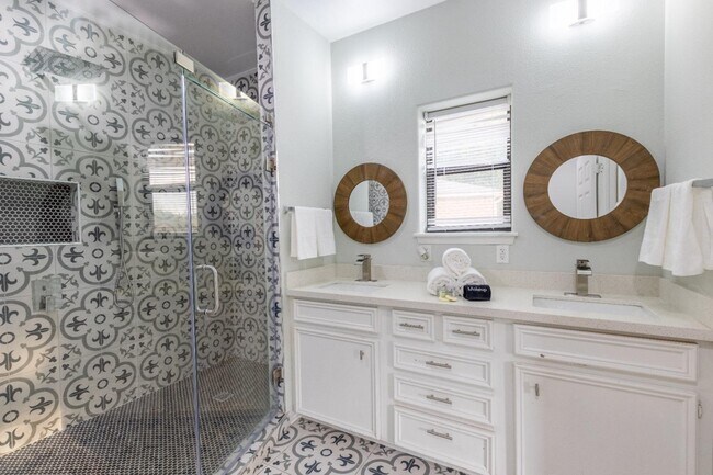 Building Photo - 13321 Lake Breeze Ln