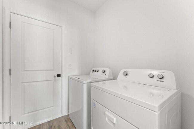Building Photo - 577 Archstone Wy