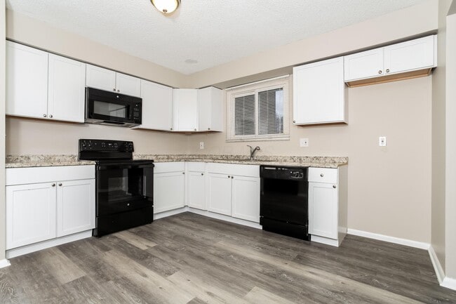 Building Photo - 2033 Queensbridge Dr