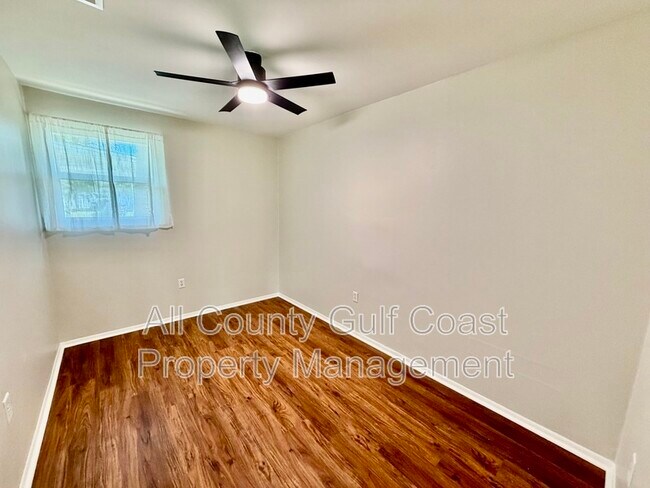 Building Photo - 1023 Lillian St