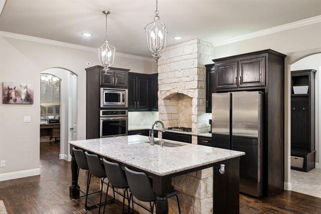 Building Photo - 251 Hlavek Rd