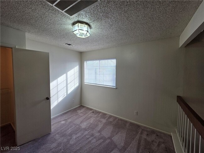 Building Photo - 321 S Bent Creek Dr