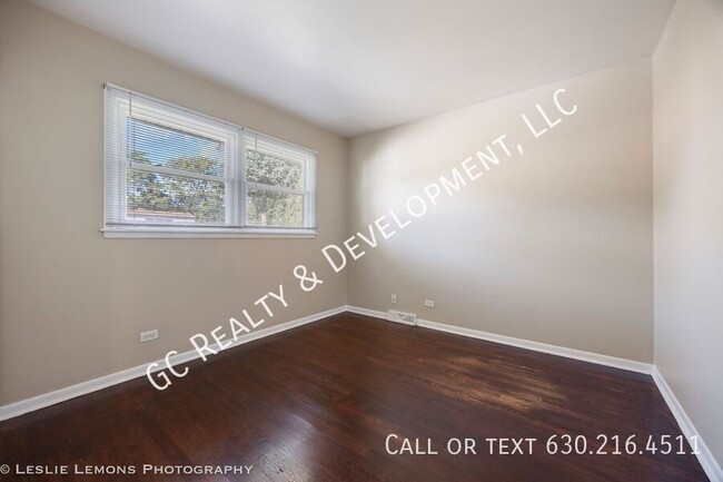 Building Photo - *** SCHOOL DISTRICT 25 / 3 BDRM -1.5 BTH /...