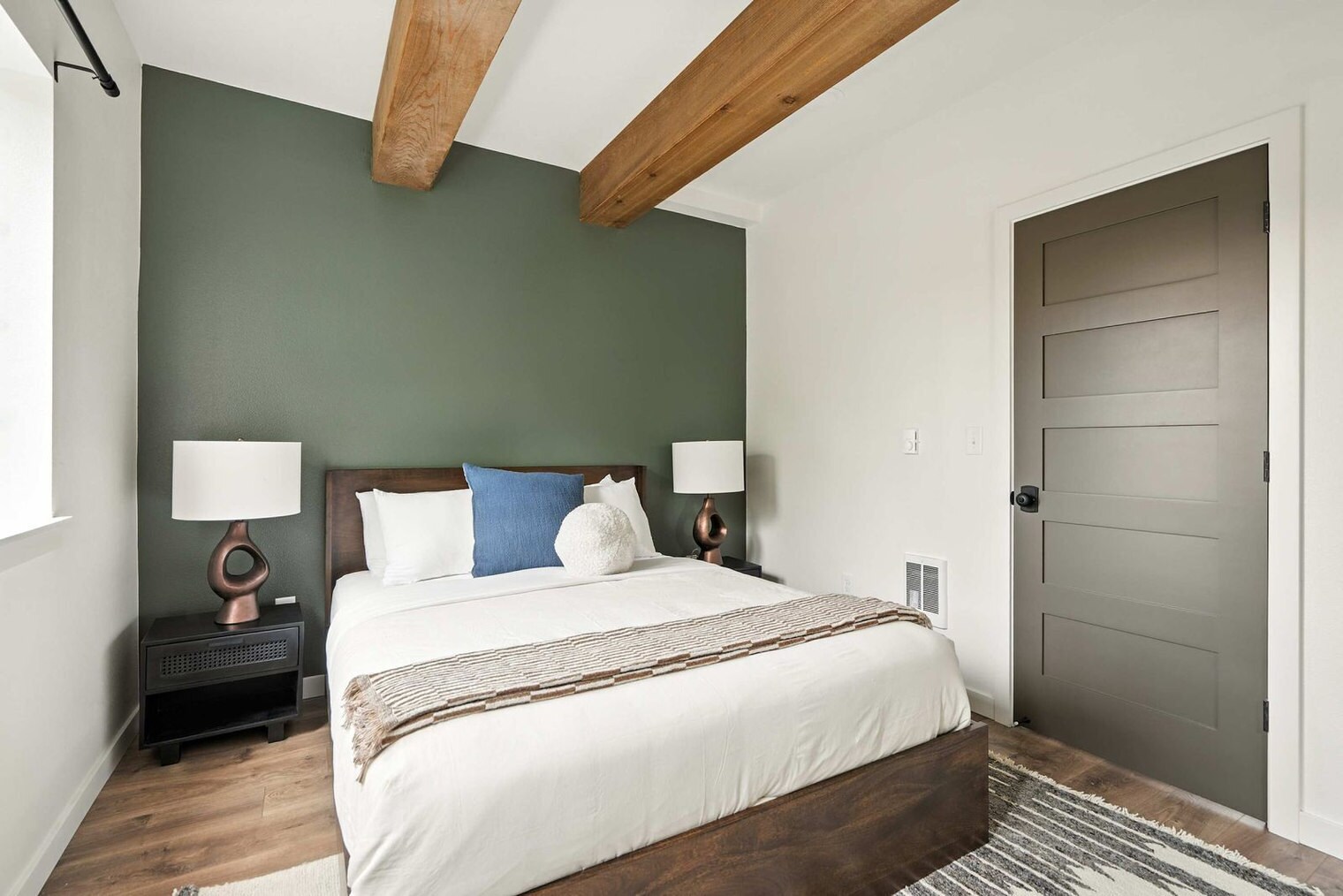 Building Photo - 925 NE 23rd Ave