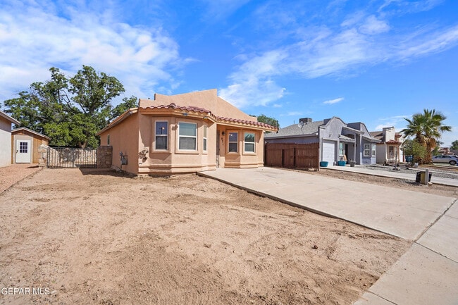 Building Photo - 871 Luisa Guerra Dr