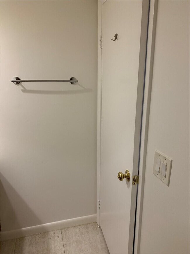 Building Photo - 2942 SW 22nd Cir