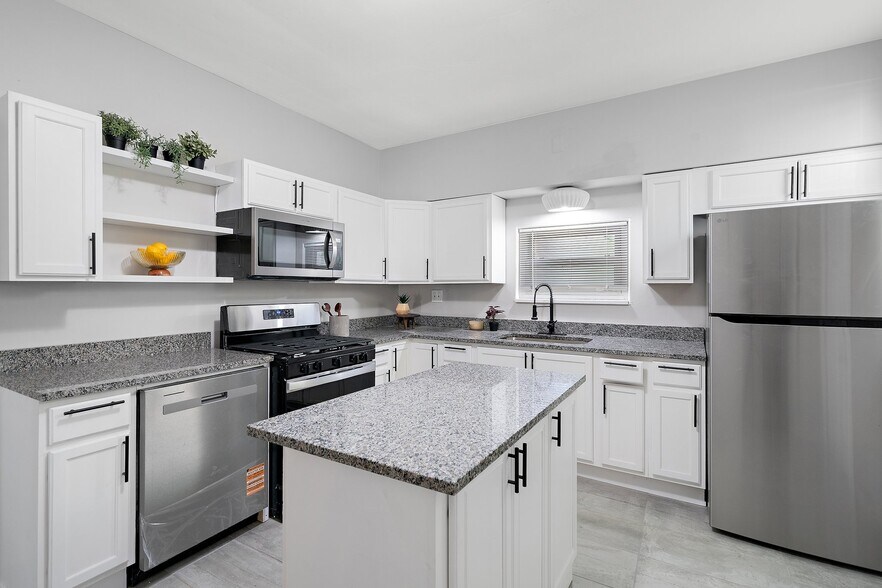 Building Photo - 1123 Brabec St