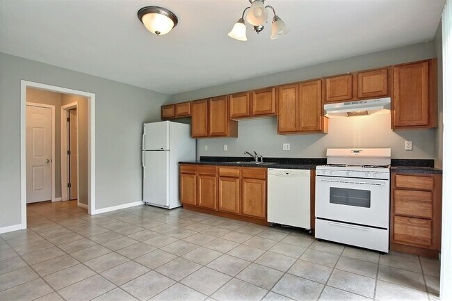Building Photo - 3 bedroom / 2.5 bathroom Duplex for Rent in Valparaiso