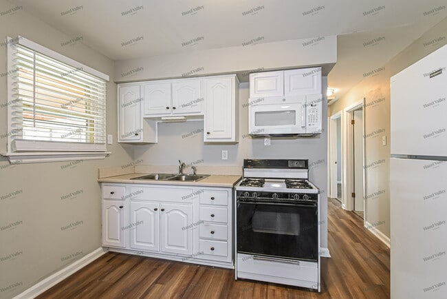 Building Photo - 9418 Echo Ln