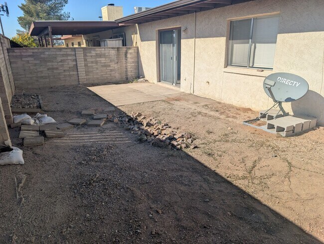 Building Photo - R317