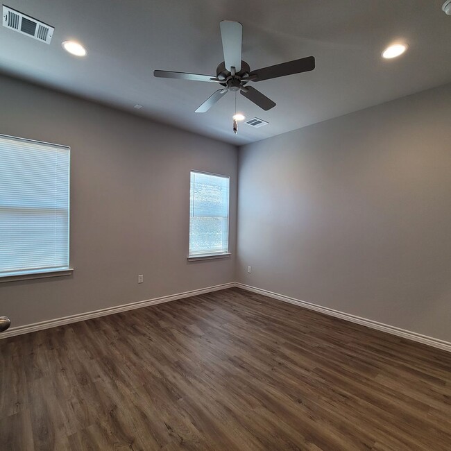 Building Photo - Townhome for rent