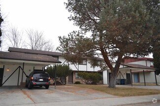 Building Photo - 2 Bedroom 1.5 Bathroom 4 plex (6 month lea...