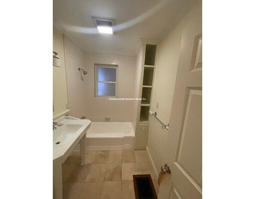 Building Photo - 17 Hillside Rd