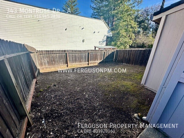 Building Photo - Dog Friendly Duplex with an Attached Garage