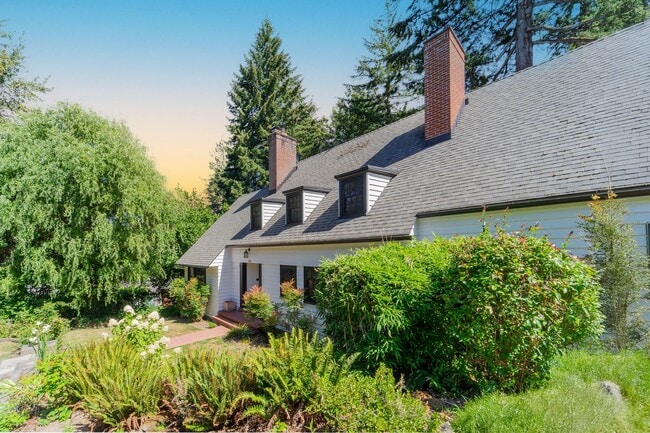 Building Photo - Luxurious Portland Heights home tucked away on a private street on nearly half an acre.