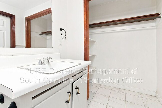 Building Photo - 418 E Cooper Ave