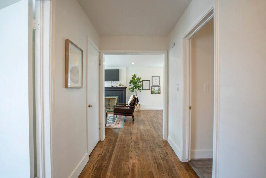 Building Photo - 239 N Center St