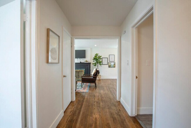 Building Photo - 239 N Center St