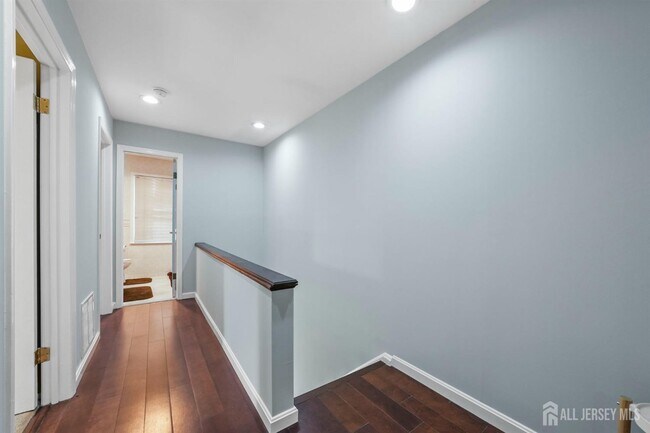 Building Photo - 31 Buttonwood Dr