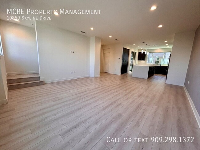 Building Photo - 10859 Skyline Dr