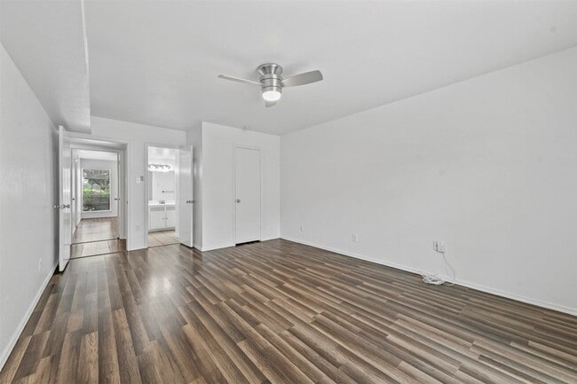 Building Photo - 4002 Ridglea Country Club Dr