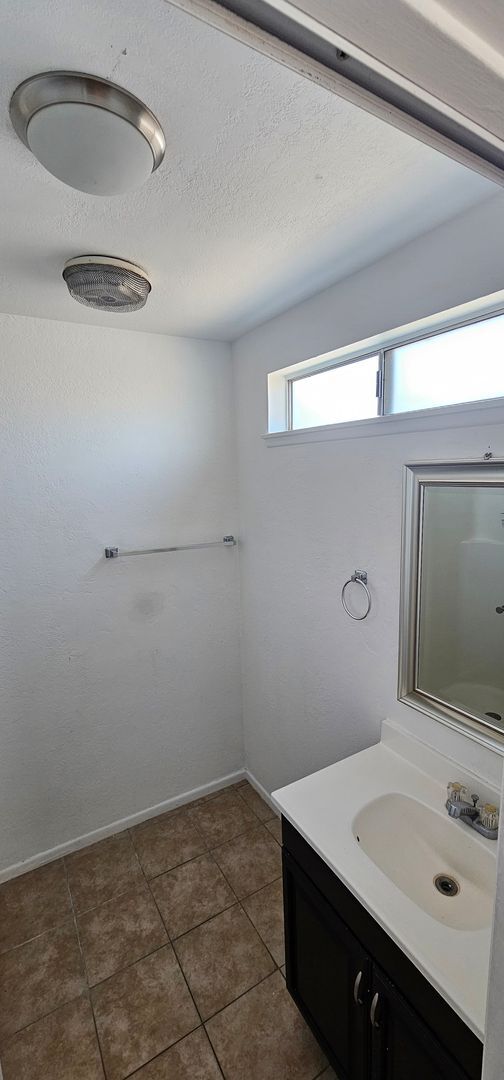 Building Photo - Cozy 3-bedroom, 2-bath with NEW Mini Split A/C