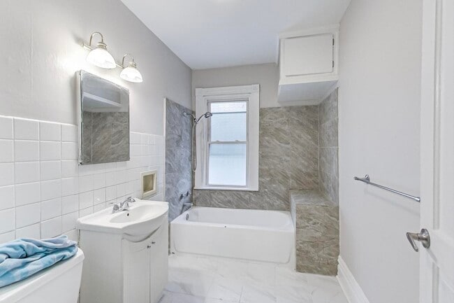 Building Photo - 180 Prairie Ave