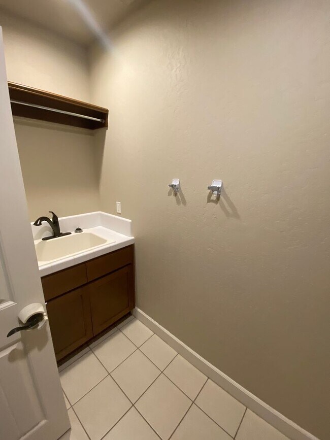 Building Photo - 3200 N Glacier Way