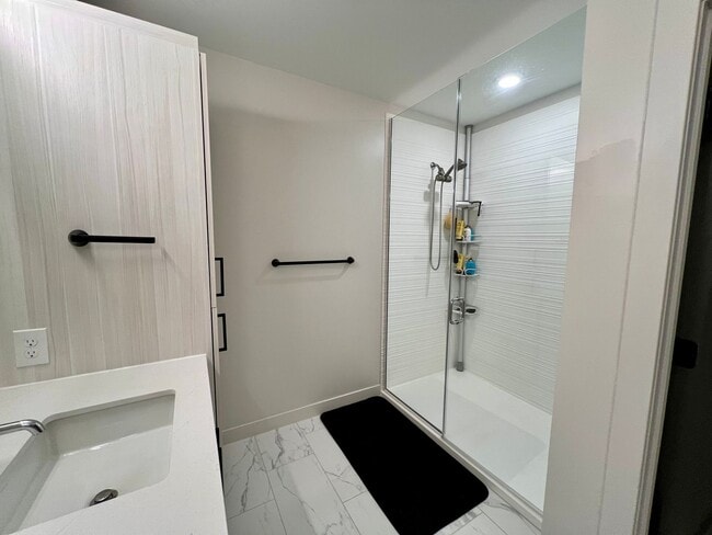 Building Photo - Modern Condo on West Side of Manhattan!