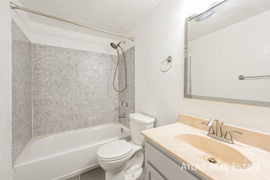 Building Photo - 16729 E Layton Ave