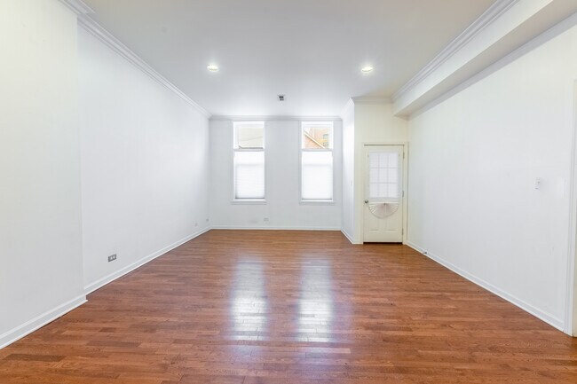 Building Photo - 910 W 19th Pl