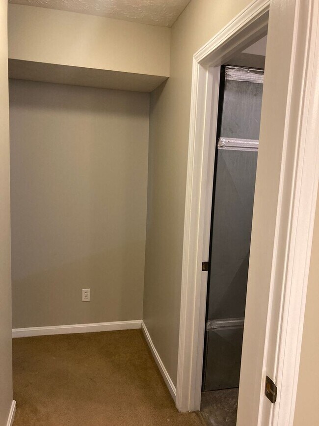 Building Photo - 128 Twin Lakes Dr