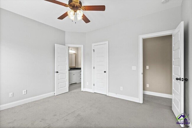 Building Photo - 300 Cheshire Dr