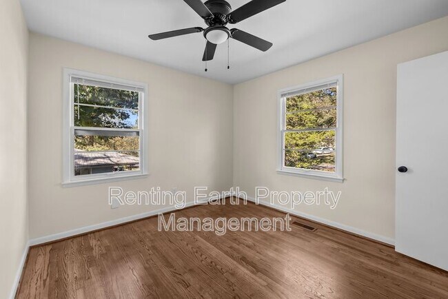 Building Photo - 405 18th Ave NW