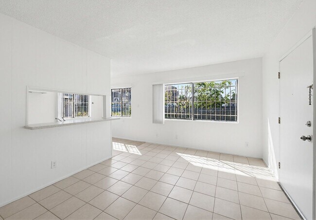 Building Photo - 1224 Normandie Ave