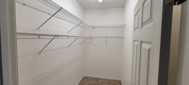 Building Photo - 690 Pinewood Dr